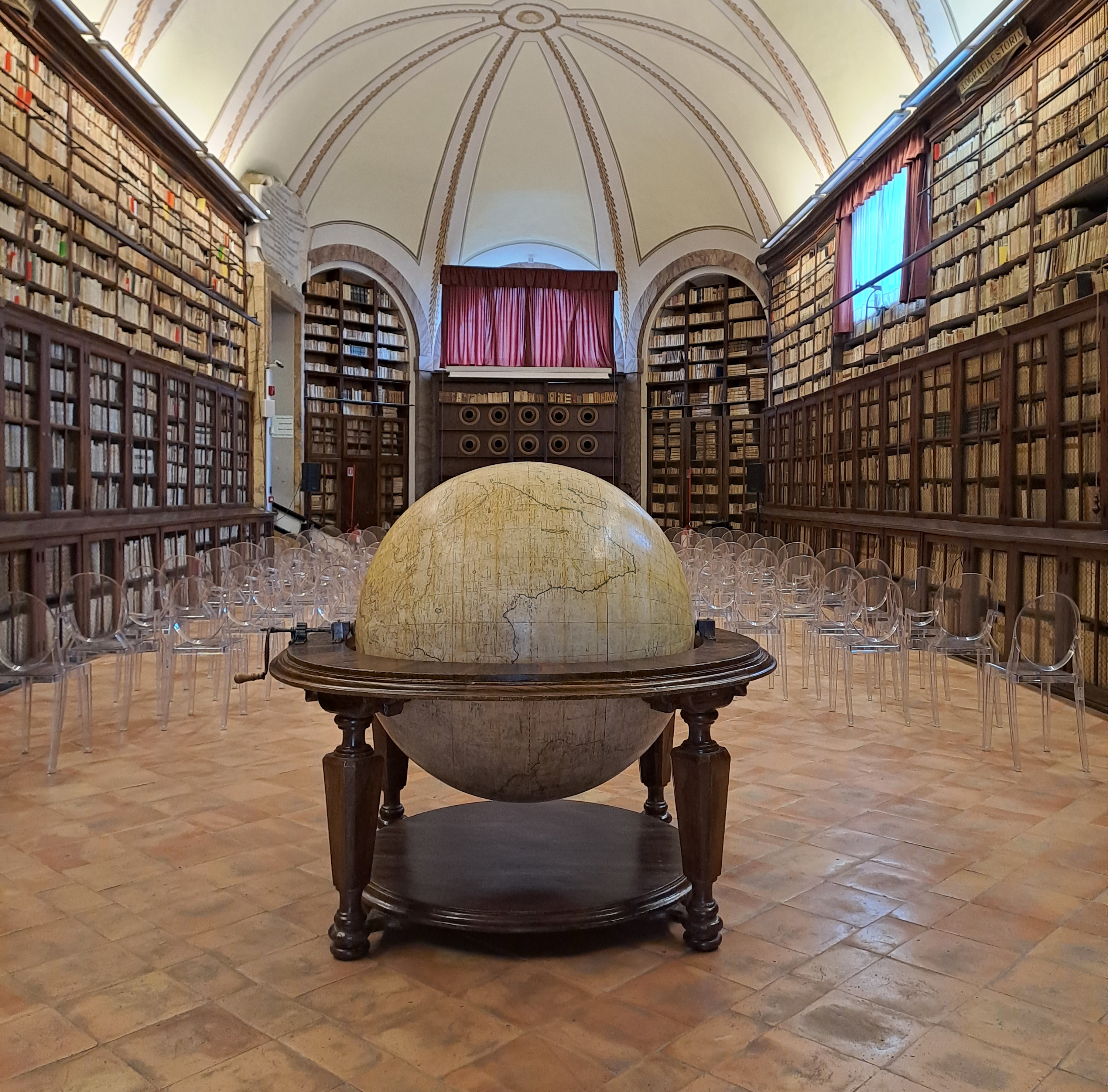 Biblioteca comunale degli Intronati Sala storica, mappamondo XVIII secolo
