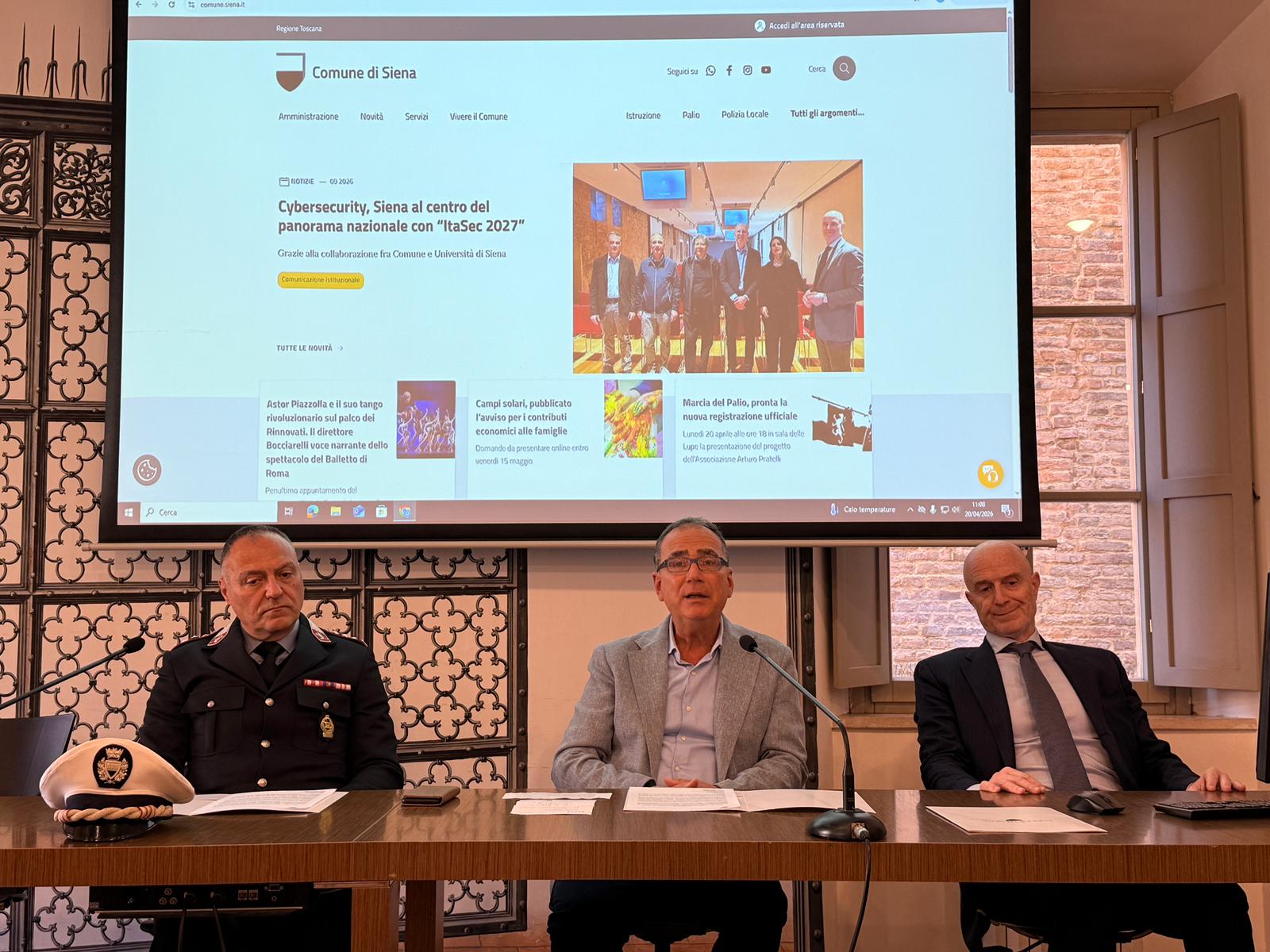 Presentazione digitalizzazione ordinanze viabilità - Comandante Rossi, assessore Giordano e dirigente Collodel