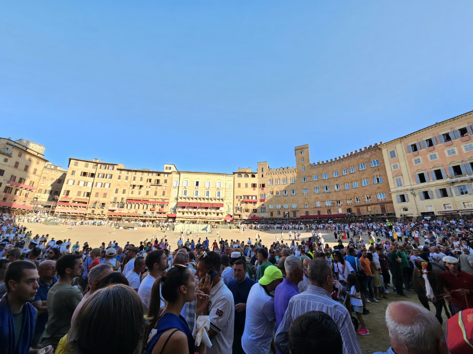 Piazza del Campo prima della prova mattutina