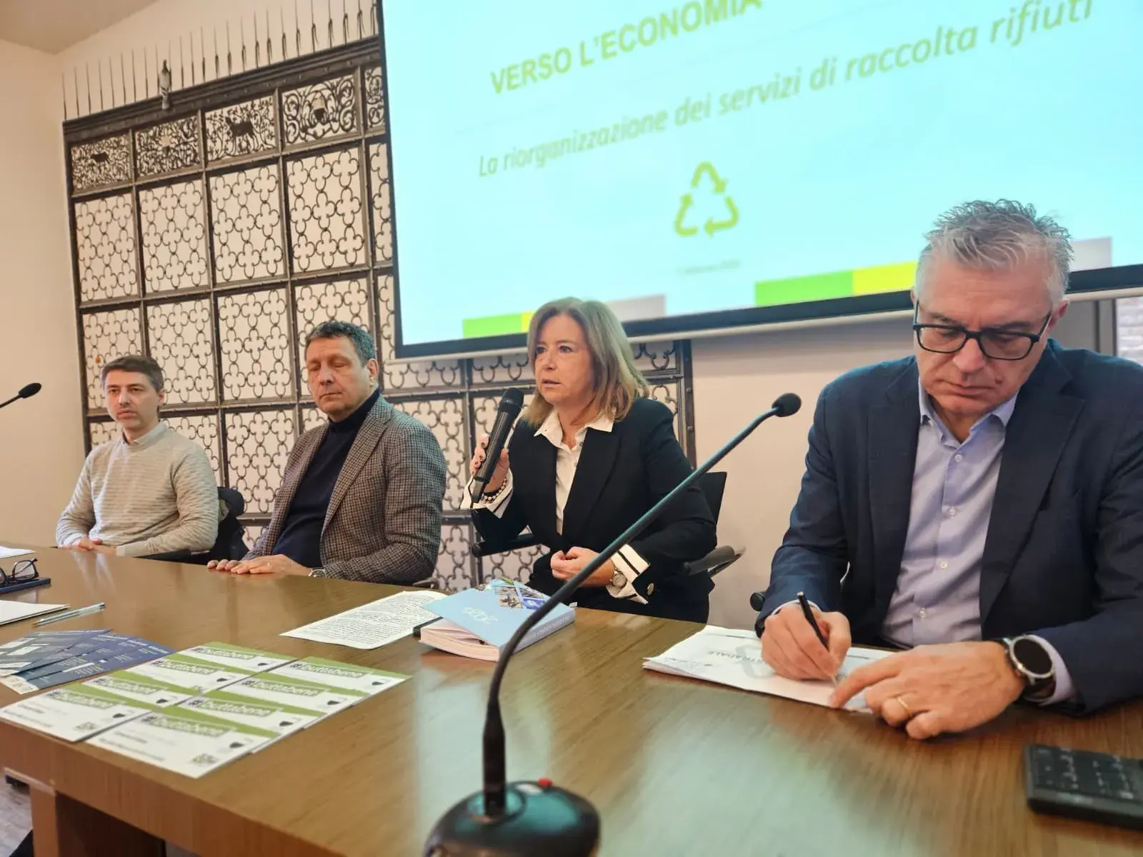 Conferenza stampa riorganizzazione raccolta rifiuti
